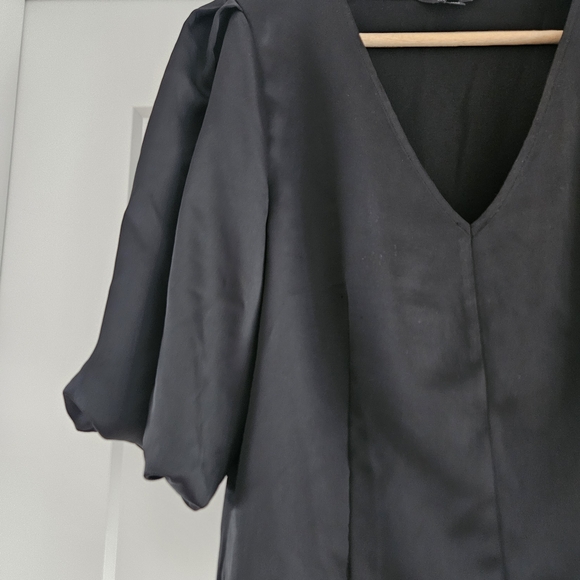 RW&CO. Black Puff Sleeve V-Neck Satin Blouse - Picture 2 of 5
